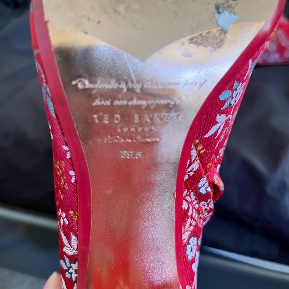 Ted Baker Ishbel Red flower print (size 8.5) - Picture 3 of 3